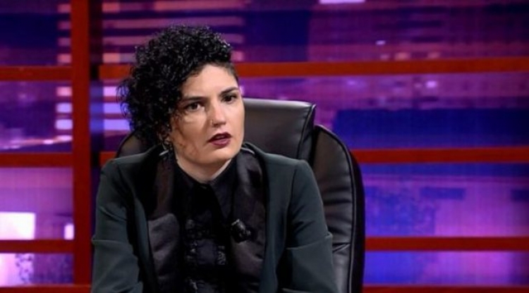 Lesbikja më e famshme në Shqipëri, Xheni Karaj flet troç: Vajza që dashuroj...[FOTO]