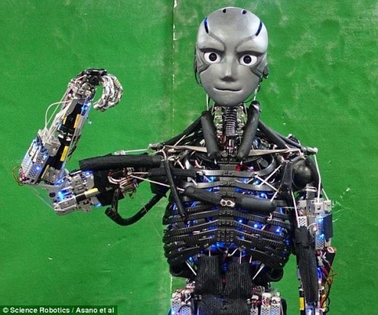 E paimagjinushme/ Japonezët krijojnë robotët me skelet, inde dhe qeliza [FOTO/VIDEO]