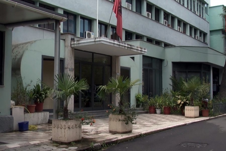 Tërhiqet nga Drejtësia gjyqtarja e Gjykatës së Tiranës. Brunilda Kasmi, kandidate për në KLGJ, u dorëhoq para se kalonte në 'sitën' e Vettingut