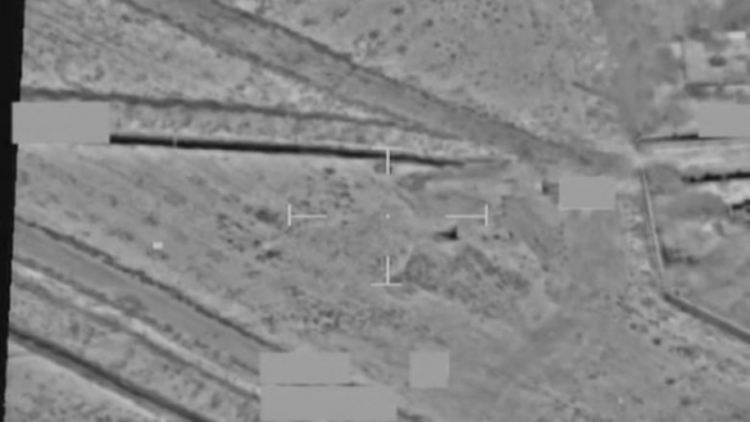 Aeroplanët britanikë kanë bombarduar ambjentet ku strehoeshin anëtarë të ISIS, raportohen dhjetëra zyrtarë të lartë të organizatës terroriste të vdekur