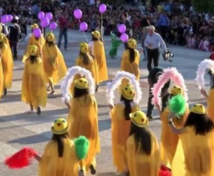 Karnavalet veshin me ngjyra Korçën, në shesh edhe balerina braziliane [FOTO]