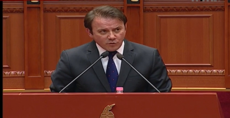 Në parlament kërkohet dorëheqja e ministrit Sandër Lleshaj