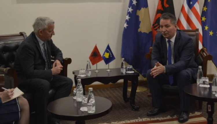 Ministri kosovar kundër tarifës në Rrugën e Kombit, zbulon përgjigjen e Gjiknurit