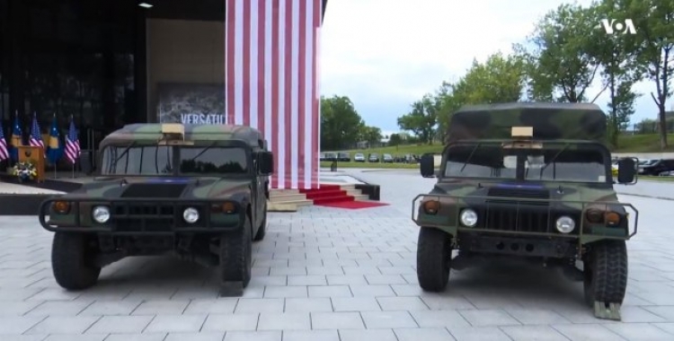 Amerika dërgon 24 automjete të blinduara për FSK. Reagon Beogradi: Rajoni drejt humnerës