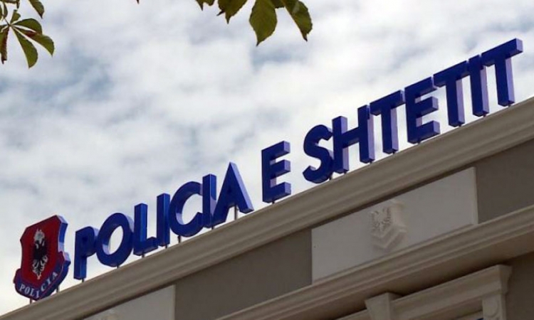 Korçë/ Hajdutët çajnë tavanin, grabisin apartamentin e emigrantëve