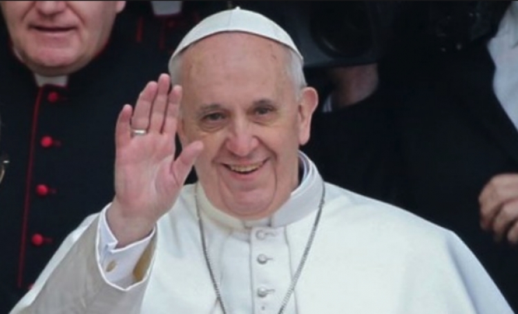 Papa Françesku dhuron 500.000$ për emigrantët