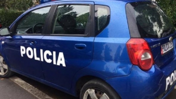 Kurbin, makina me 3 të rinj bie në kanal, dyshohet për të vdekur