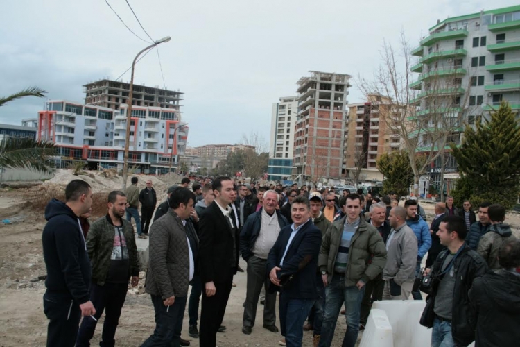 Lungomarja një mashtrim: Partia Demokratike në krah të protestuesve në Vlorë