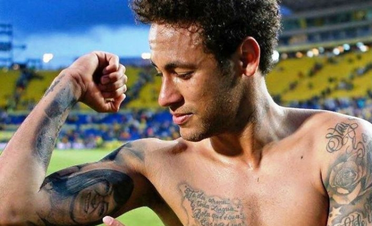 Super Neymar, ylli brazilian si Batman dhe Spiderman [VIDEO]