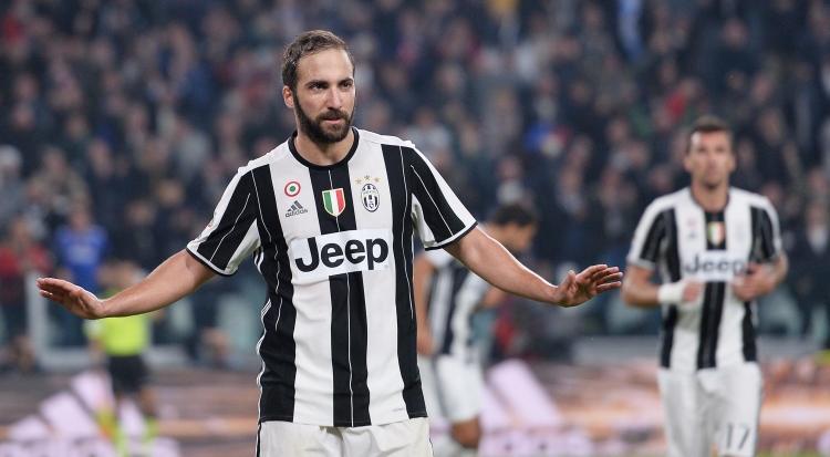 Triumfon Juventus, Higuain ndëshkon Napolin [VIDEO]