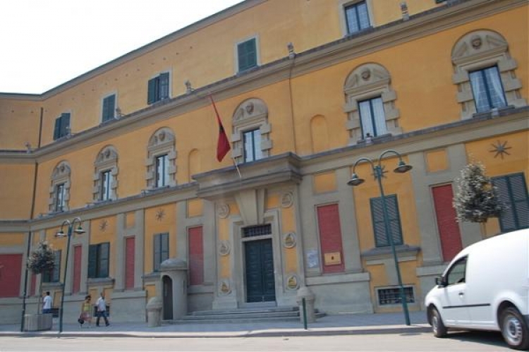 Ministria e Bujqësisë shkarkon 3 drejtorë të Autoritetit Kombëtar të Ushqimit. Shkak shkeljet e vazhdueshme