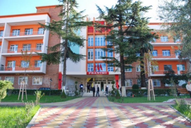 Aksident në Vlorë, përplas 39-vjeçaren dhe e dërgon në spital, policia në kërkim të autorit