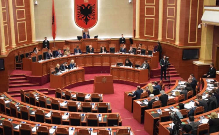 Parlamenti plotësohet me 99 deputetë, KQZ ndan sot 3 mandate të rinj [EMRAT]