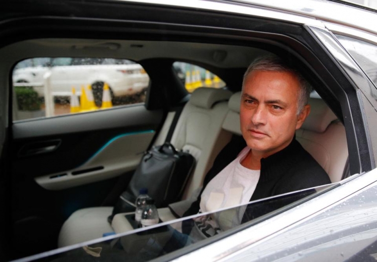 Mourinho i jep lamtumirën hotelit ku jetoi për dy vite e gjysmë! Ja fjalët e tij të fundit në përshëndetjen me gazetarët