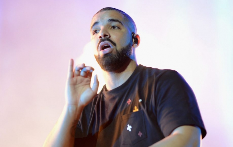 Drake thyen rekordin e The Beatles në “Billboard Hot 100”