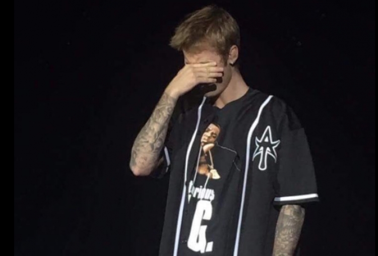 Justin e ka të vështirë të thotë “Mirupafshim”, përlotet në skenë [FOTO / VIDEO]