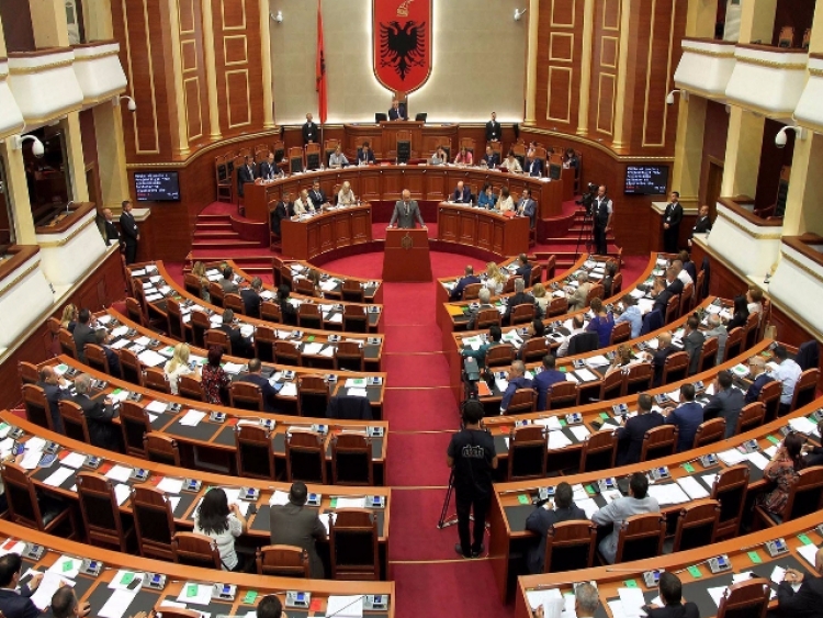 Debate në Parlament, Opozita braktisë Seancën Plenare