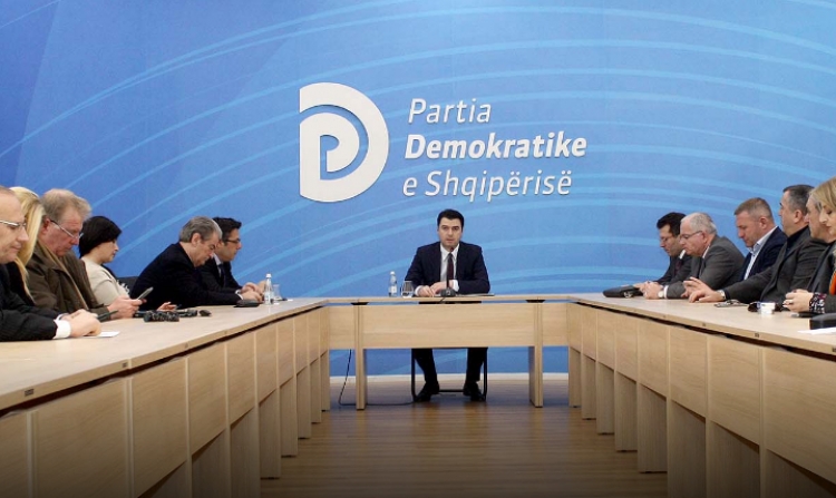 Protesta e 26 majit, Basha mbledh grupin e PD dhe krerët e degëve