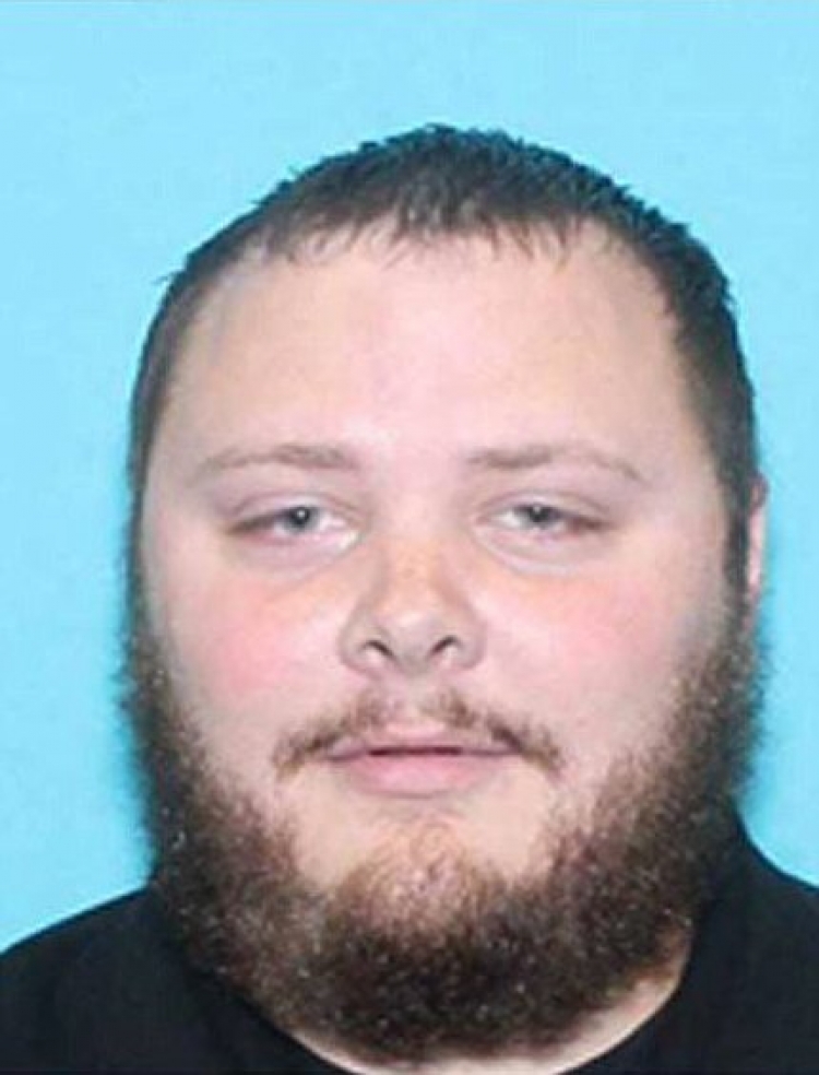 Autori i masakrës në kishën në Texas, ku u raportuan 26 viktima, është Devin Patrick Kelley 26 vjeç, ish anëtar i Forcave Ajrore Amerikane