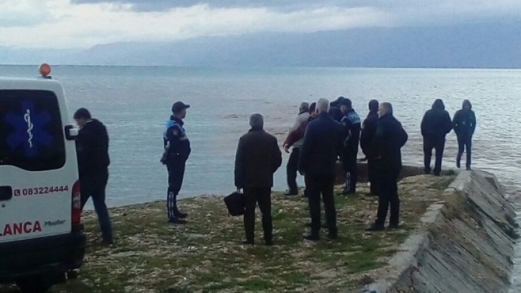 POGRADEC/ Gjendet një trup i pajetë në Liqenin e Ohrit