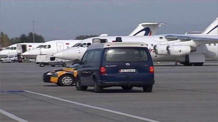 Eshtë ekstraduar në Rinas 52-vjeçari me iniciale A.M, i dënuar me 5 vite burg për veprën penale “Prodhim dhe shitje e narkotikëve