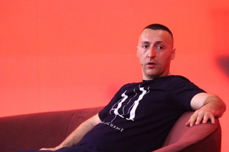 G Bani bën deklaratat e forta për artistët shqiptarë: 'Noizy i pabesë, McKresha i mbivlerësuar…'