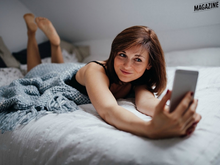 10 mesazhet që duhet t’i dërgoni partnerit tuaj çdo natë përpara se të flini. Do çmendet pas jush!