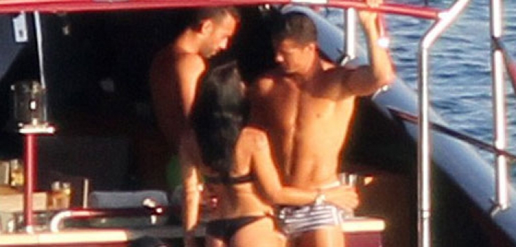 Cristiano Ronaldo kapet mat në skena hot me një brune [FOTO]