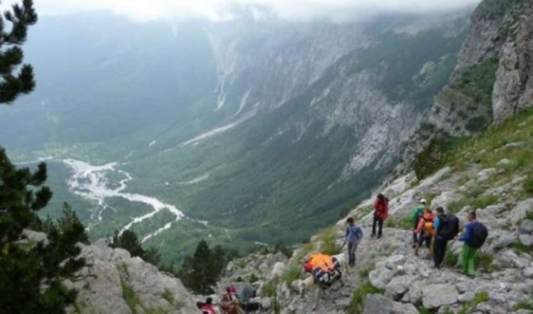Dy turiste të huaja adoleshente janë zhdukur, dyshimet e para të çojnë në alpet shqiptare [FOTO E VAJZAVE]