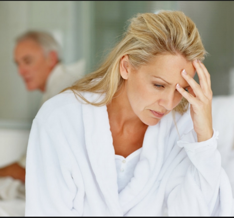 Menopauza, disa simptoma që nuk duhet t’i injoroni