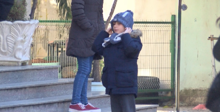 Kamera e IN News në shkollat e Tiranës! Ja si po i përballojnë nxënësit temperaturat e ulëta [VIDEO]