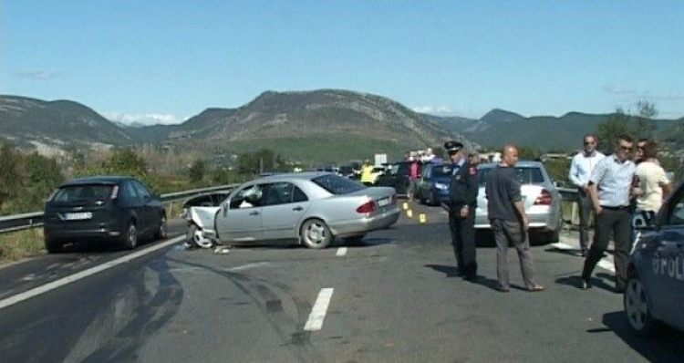 E rëndë, ndërron jetë njëri prej të plagosurve në aksidentin e Kuksit