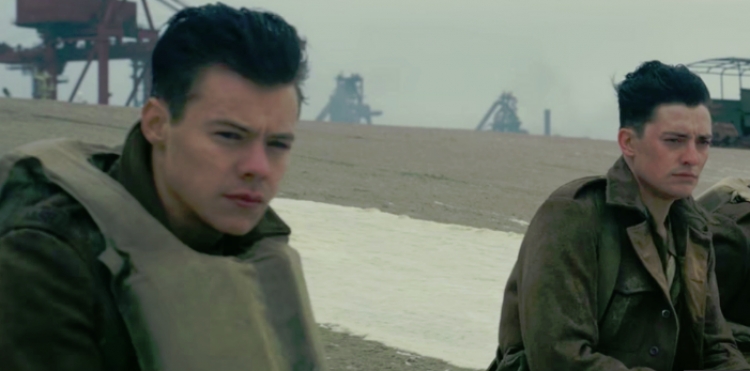 Harry Styles lufton me vdekjen në trailerin e filmit të tij debutues “Dunkirk” [VIDEO]