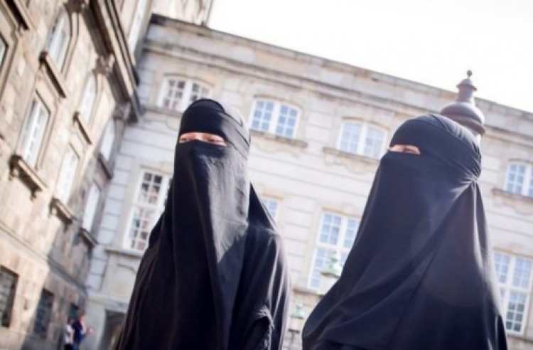 Edhe Danimarka ndalon veshjet burka në vende publike