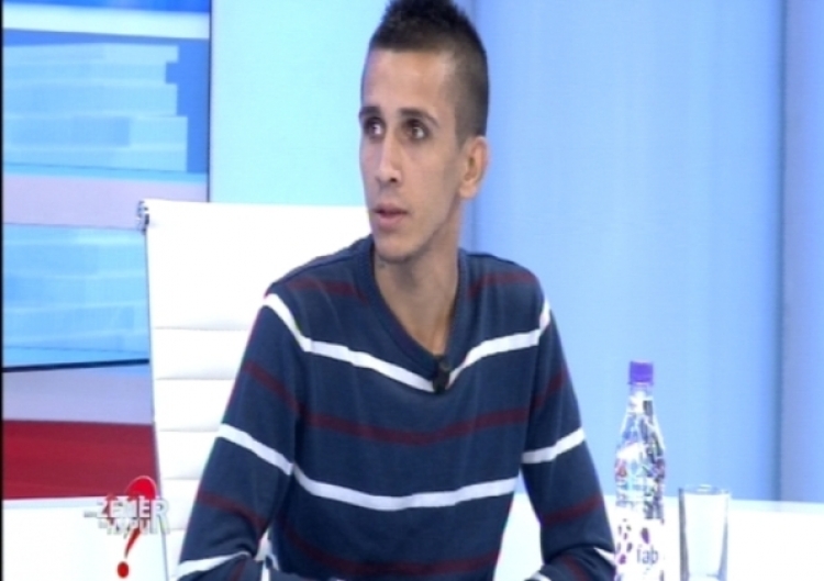 Djali akuzon nënën: “Ti na fut dashnorët në shtëpi”, reagon nëna...