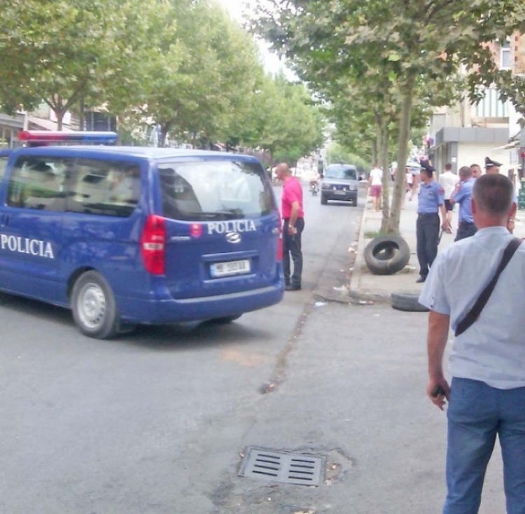 Plagosen me armë zjarri 3 persona në Kamëz. Ngjarja ka ndodhur pas një grindje të çastit