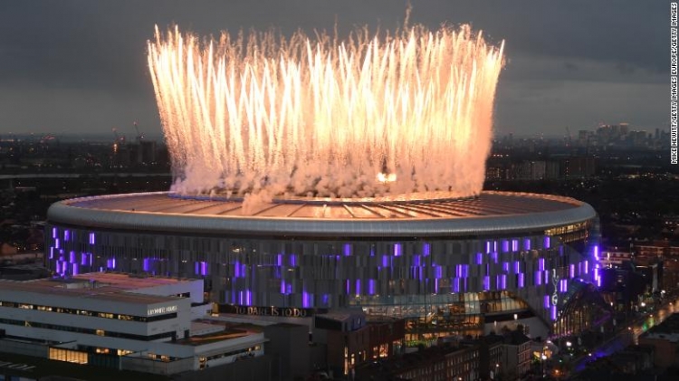 Njihuni me stadiumin e ri fantastik të Tottenham, ‘’Gjelat’’ e përurojnë me fitore