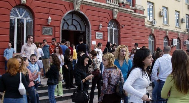 Përse studentët shqiptarë janë të gatshëm të ikin jashtë