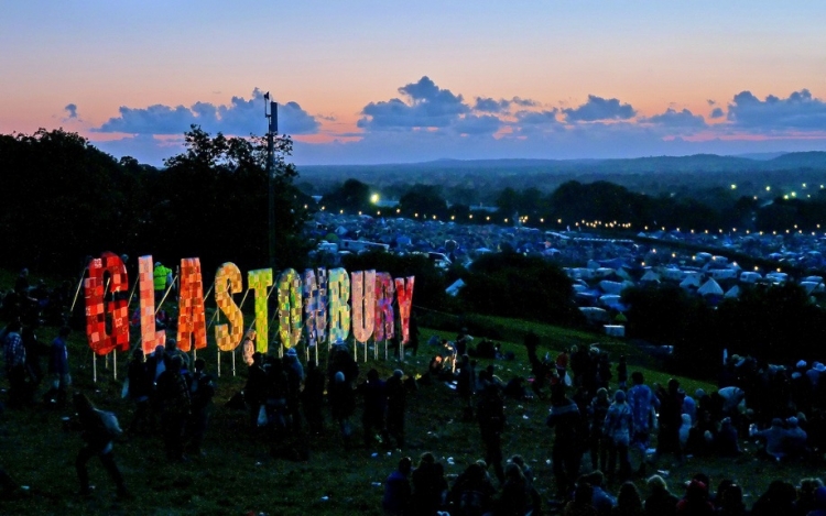 Çmenden fansat: Publikohen para kohe detaje nga festivali i Glastonbury-t