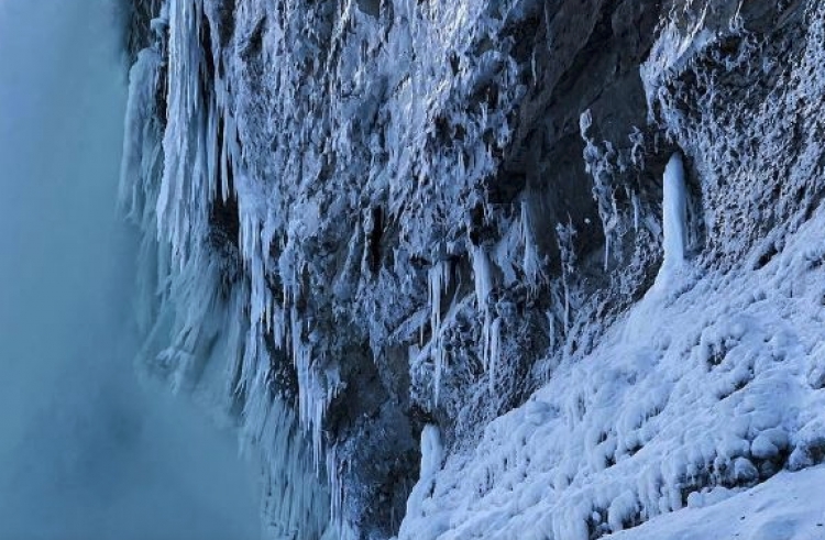 Magji akulli, ngrirja e ujëvarës së Niagarës...[FOTO]