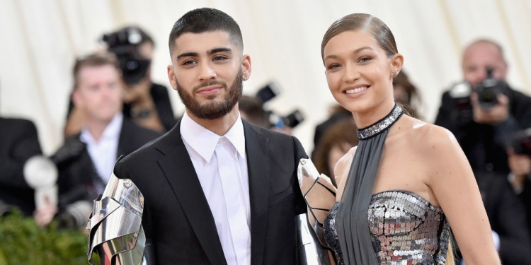 E çmendur pas tij! Gigi Hadid “shkruan” me shkronja të arta emrin e Zayn ...në të pasme! [FOTO]