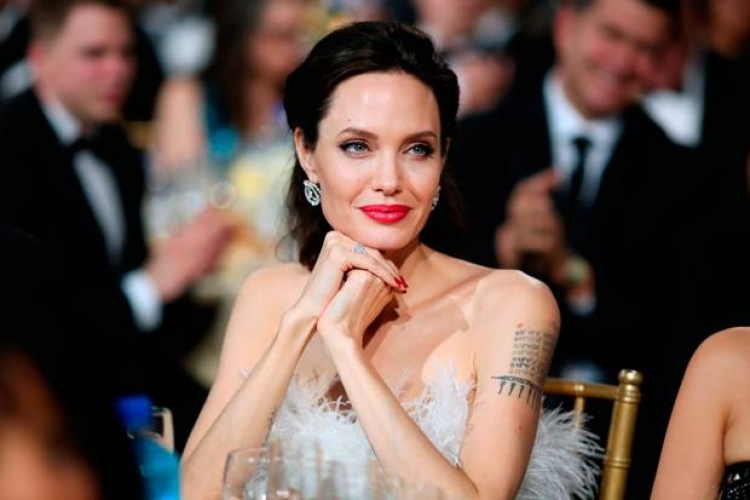 Angelina Jolie kërkon të rikthehet sërish me Brad Pitt?!