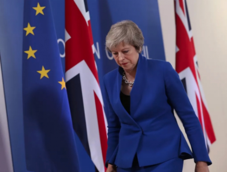 Britania në udhëkryq, kryeministrja May: Nuk dalim kurrë nga BE, nëse…