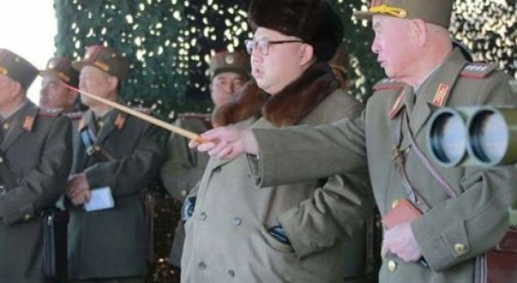 Çmenduria e radhës: Kim Jong-un ekzekuton me raketa 5 zyrtarë të lartë