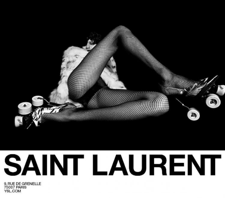 Saint Laurent i çon këpucët me takë në një tjetër nivel