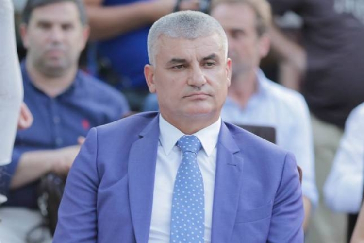 Kërcënohet me armë kryetari i Bashkisë Belsh, Arif Tafani: “Më jep 300 mijë euro ose të vrava”