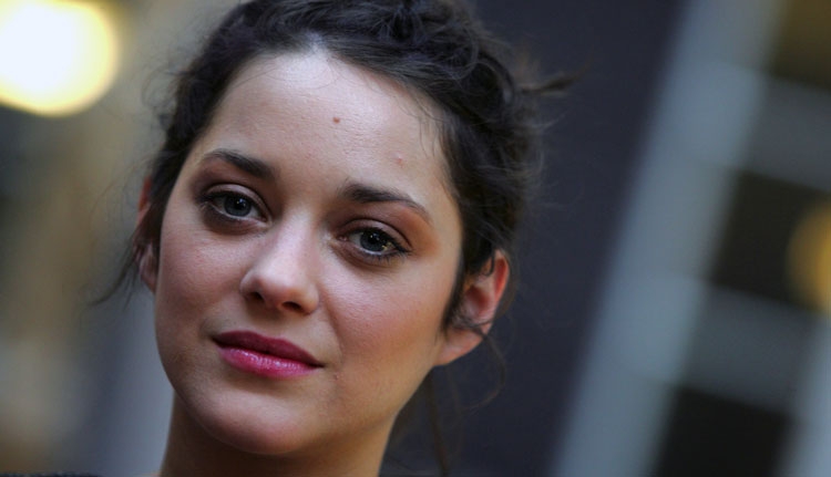 Marion Cotillard ka bërë operacion plastik në fytyrë?! Nuk njihet në selfiet e fundit! [FOTO]