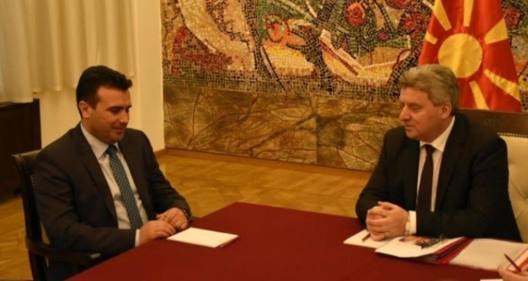 Presidenti maqedonas nuk e njeh emrin e ri. Braktis takimin me Zaev