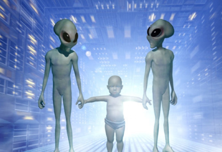 Alienët kanë jetuar me njerëzit në Tokë