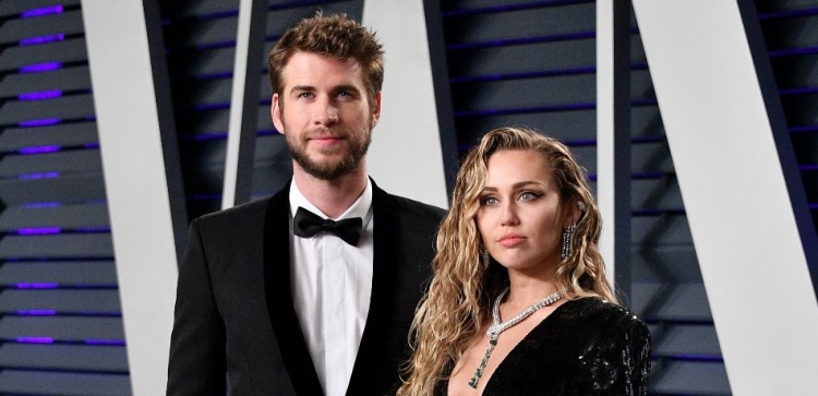 Pasi u 'çmend' për të tashmë Miley Cyrus drejt divorcit? Këngëtarja tregon versionin e saj të ngjarjes